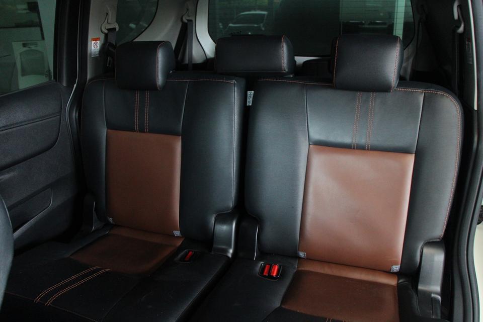 TOYOTA SIENTA 4