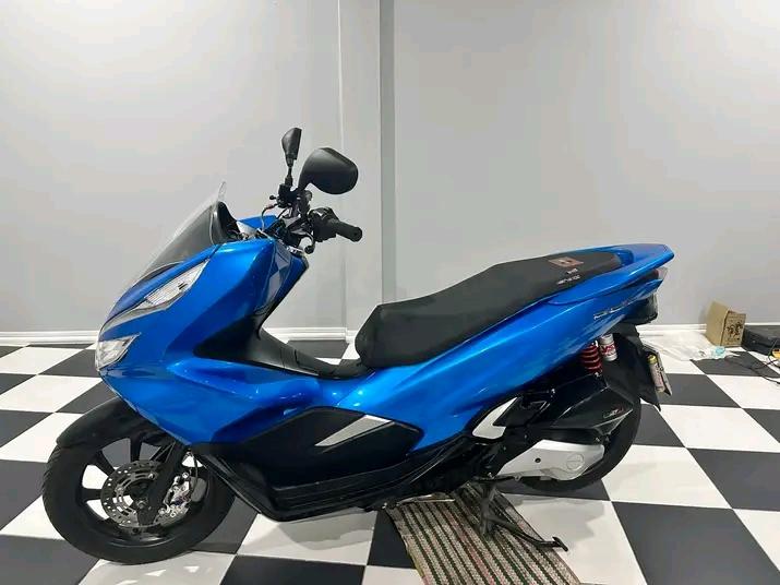 Honda PCX สีฟ้าสวยๆ 1