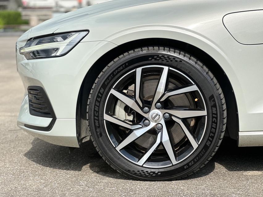 Volvo v60 T8 ปี 2021 19