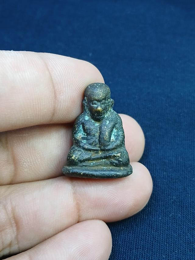 หลวงพ่อเงิน ปืนแตก