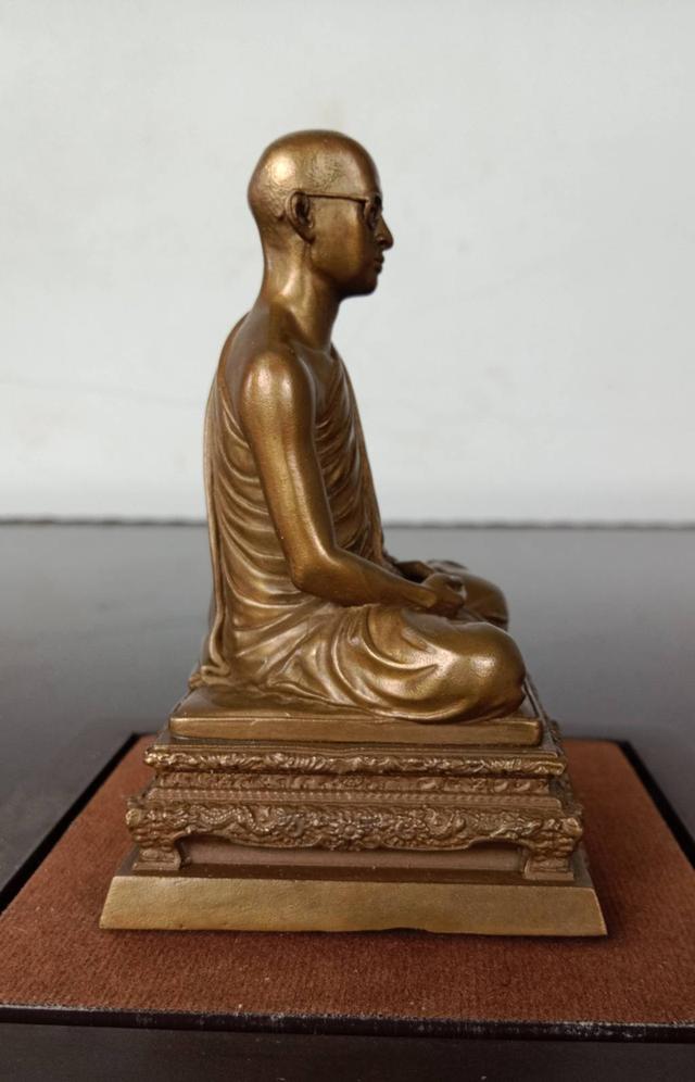 567.พระบรมรูปในหลวงทรงผนวช พลังแผ่นดิน ปี 2554 พร้อมกล่องเดิมแท้