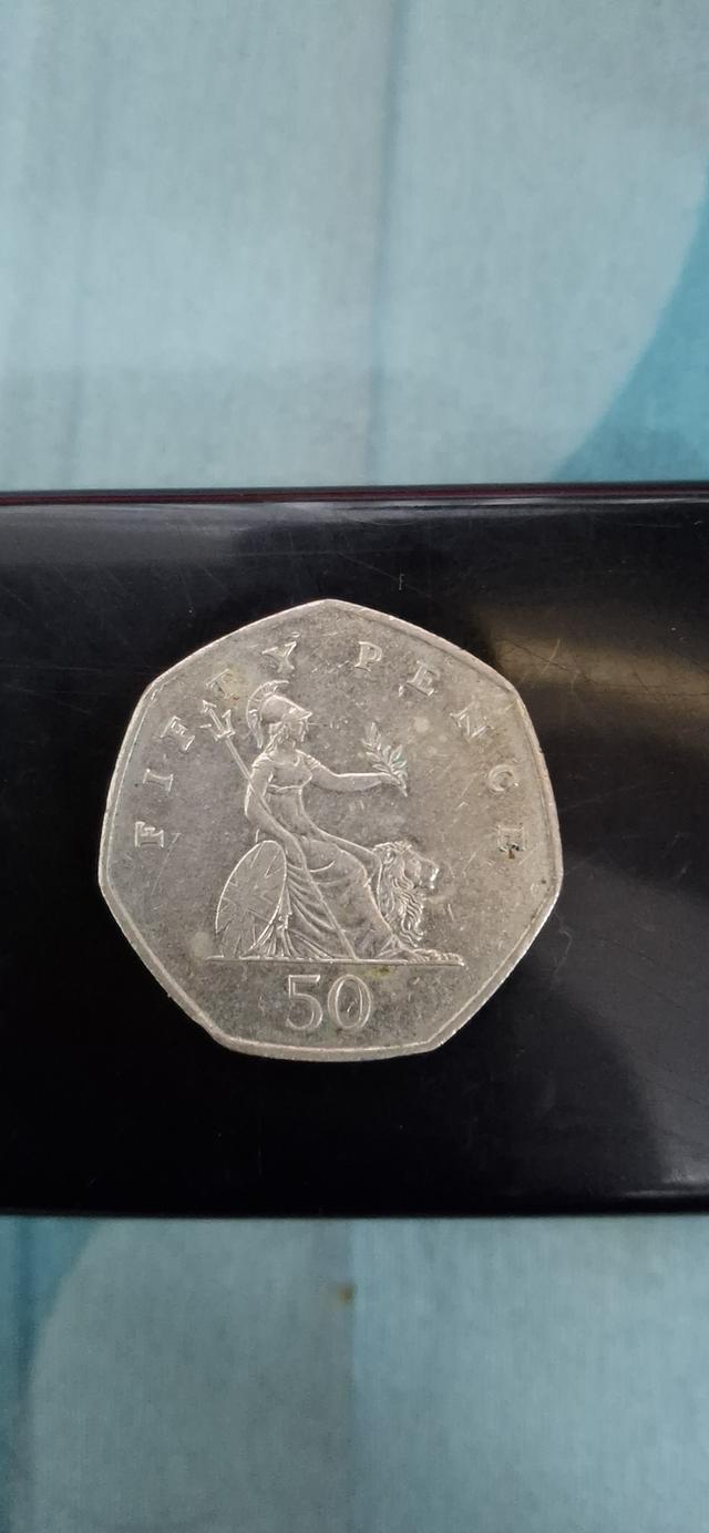 เหรียญ 50 Pence Elizabeth II รูปที่ 2