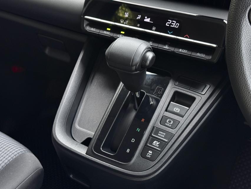 Toyota Noah Hybrid X ปี 2024 มือเดียว สภาพป้ายแดง วิ่งไปเพียง 46,xxx km. รูปที่ 11