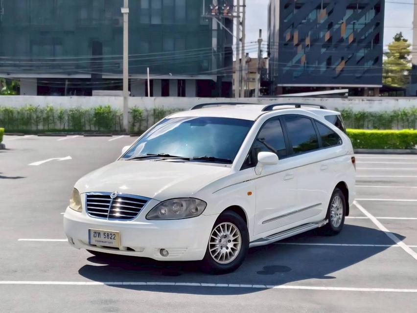 Ssangyong Stavic SV270 เครื่องดีเซล 2.8 เกียร์ Auto สีขาวมุก ปี 2010