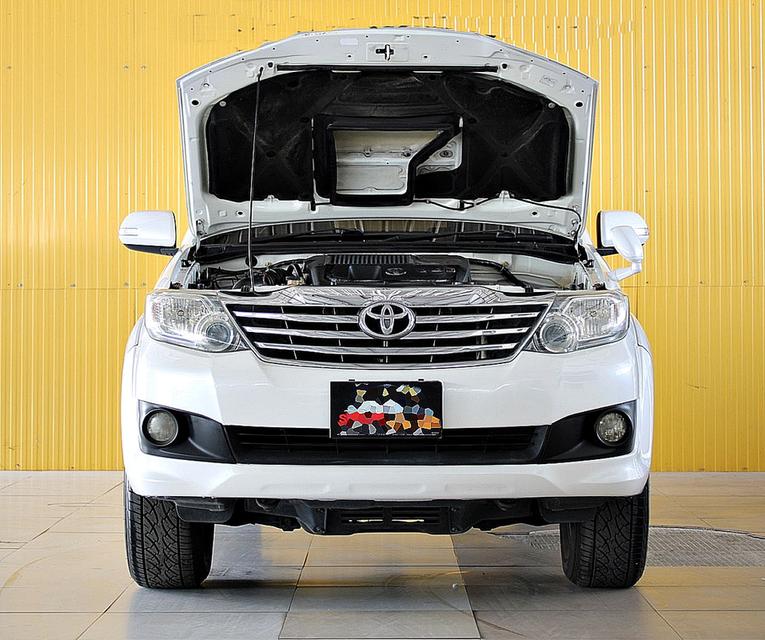 2014 Toyota Fortuner 3.0 V VN Turbo 2WD สีขาว เกียร์อัตโนมัติ 5 Speed สวยมาก ราคาคุยได้ รูปที่ 2