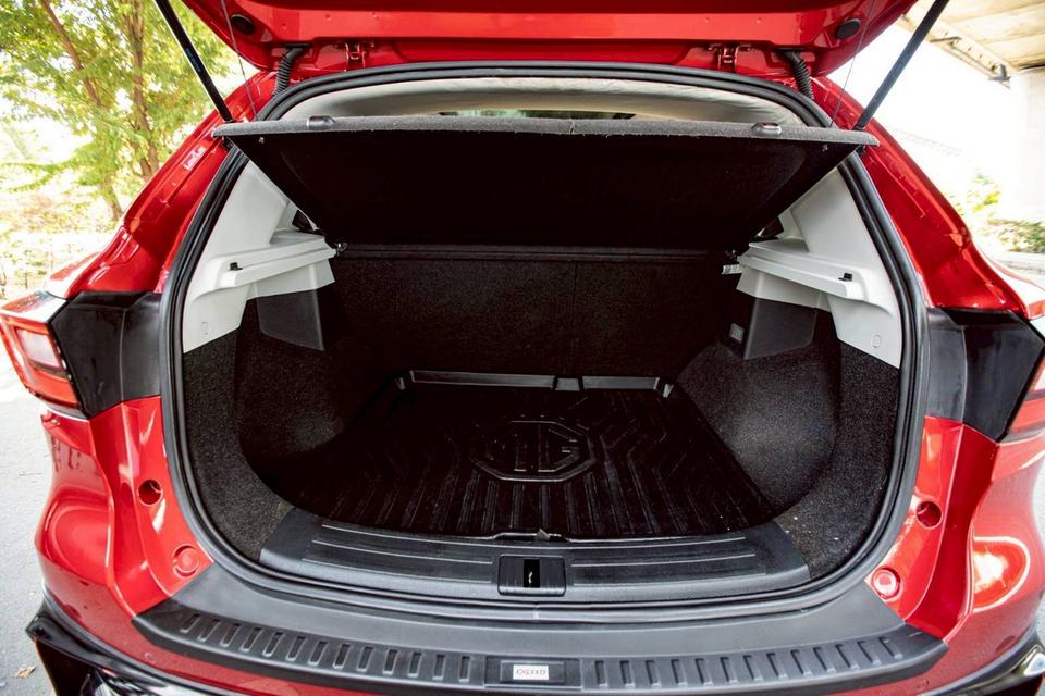 MG ZS 1.5 X ปี 2018 สีแดง มือเดียวป้ายแดง 18