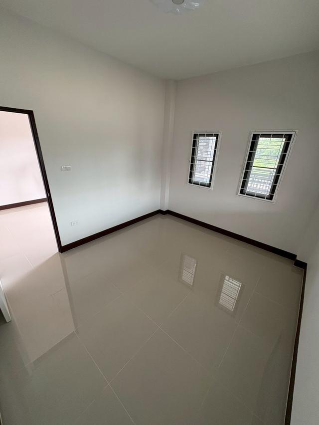 บ้านพร้อมที่ดิน เนื้อที่ 52.5 ตร.ว แหล่งชุมชน น้ำไม่ท่วม 11
