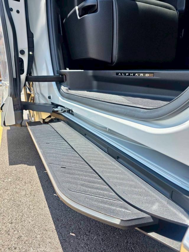 Toyota Alphard Z hybrid 40 HEV สีขาว ปี 2025 ไมล์ 18,000 กม. 14