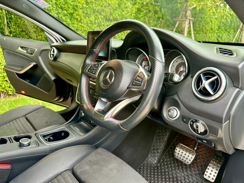 BENZ GLA250 AMG Dynamic 2017จด18 รถบ้านมือเดียวป้ายแดง สีเดิมทั้งคัน เข้าศูนย์ตลอด ใบเสร็จครบทุกระยะ 18