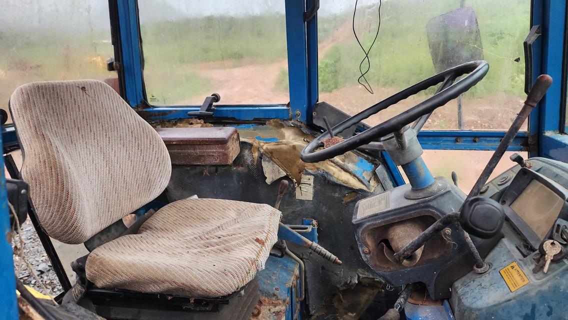 รถไถนา แทรคเตอร์ FORD 6610 ตู้เก๋ง 4WD มี low-high เสื้อลาย เก่าญี่ปุ่นแท้ พร้อมใช้ 3