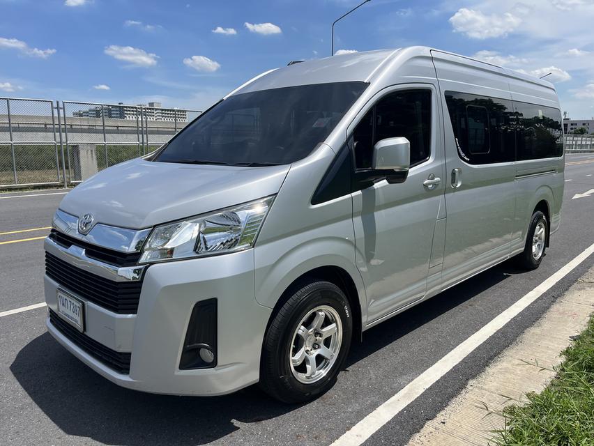 2020 Toyota commuter 2.8at
