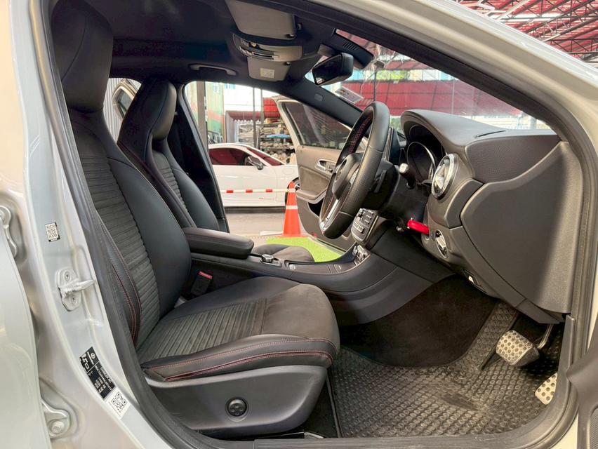 Mercedes-benz GLA250 2.0 ปี 2016 10