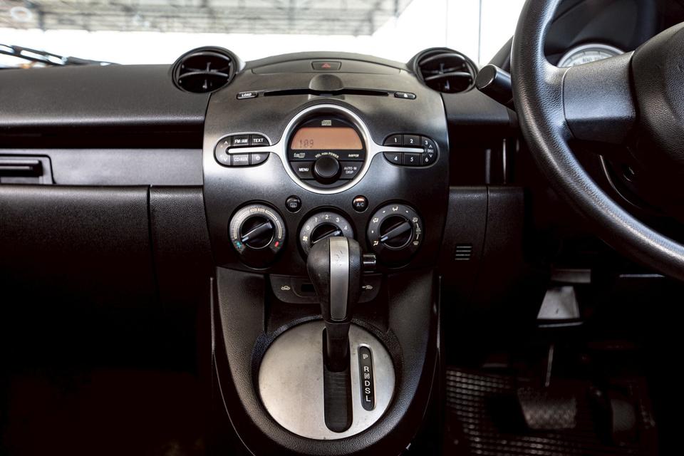 Mazda2 1.5 Groove Sedan ปี 2010 สีเทา เกียร์ออโต้ 18