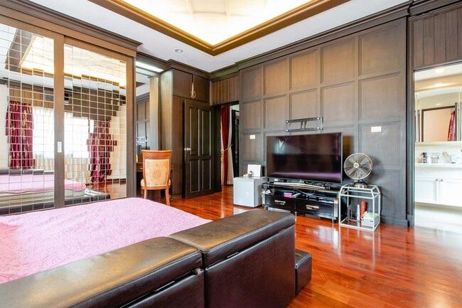 บ้านหรูพร้อมสระว่ายน้ำ บนที่ดินเกือบ 174 ตร.ว. ใกล้โรงเรียนนานาชาติ ราชพฤกษ์ โครงการ ลัดดารมย์ เอลิแกนซ์ ถูกออกแบบในสไตล์ Modern California 9