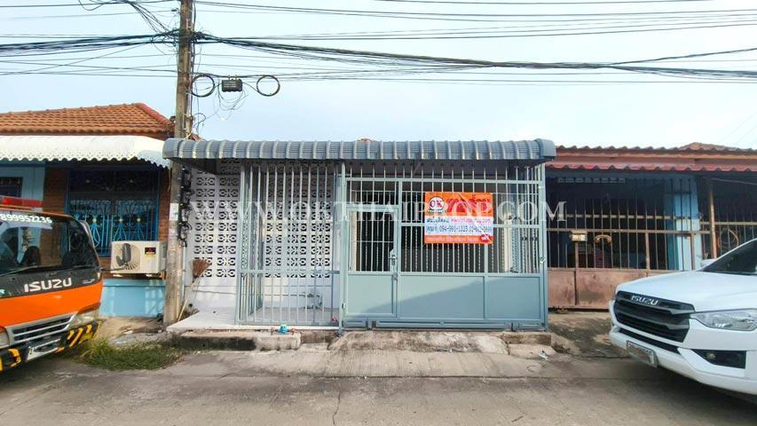ทาวน์เฮ้าส์ หมู่บ้านพฤกษา 3 ถนนวัดลาดปลาดุก บางบัวทอง นนทบุรี