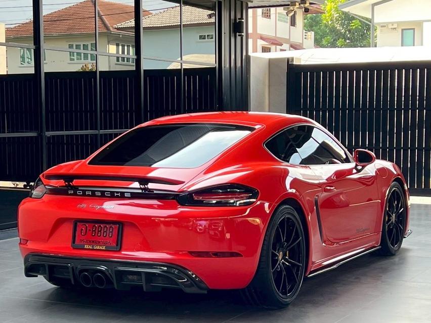Porsche 718 Cayman 10