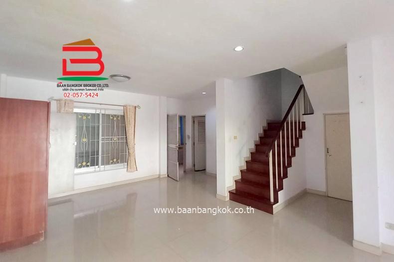 ทาวน์เฮาส์ หมู่บ้านประภาทรัพย์ 4 (ใกล้ห้างแฟชั่นไอส์แลนด์) เนื้อที่ 21 ตรว. แขวงบางชัน เขตคลองสามวา 9