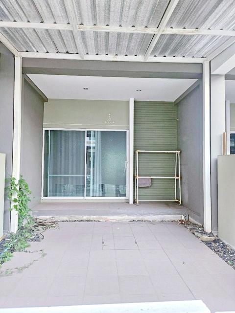 รร.เตรียมน้อม 475.ม สุขาภิบาล 3 วงแหวนตะวันออก ให้เช่าทาวน์เฮาส์หรู 3 ชั้น ถนนรามคำแหง 140–146 3นอน 3น้ำ MRTสัมมากร 700 6