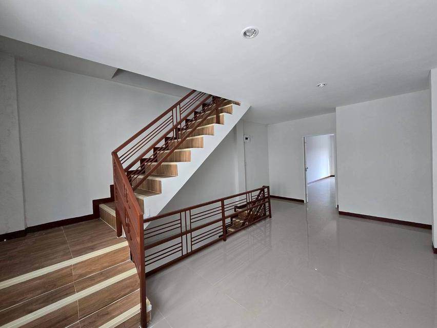 ขายทาวน์โฮม 4 ชั้น รีโนเวทใหม่ ใกล้รถไฟฟ้า สายสีชมพู มีนบุรี (N.1966) 9