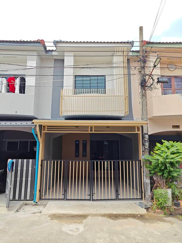 หมู่บ้านพีรวัส ถนนเพิ่มสิน 56 1