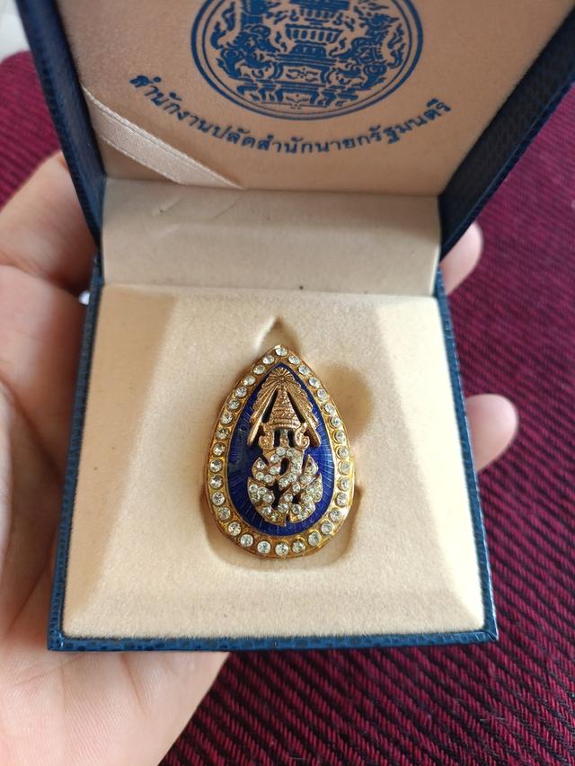 เข็มกลัด ที่ระลึก ร.9 แบบประกบสองชิ้น ล้อมพลอยเทียม