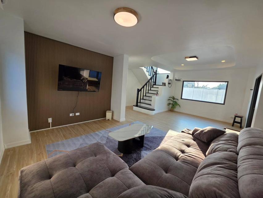 ให้เช่าบ้านเดี่ยว 2 ชั้น ขนาด 80 ตร.วา พร้อมอยู่ เฟอร์นิเจอร์ครบ ใกล้โรบินสัน เดินทางสะดวก อยู่แหล่งชุมชน 6