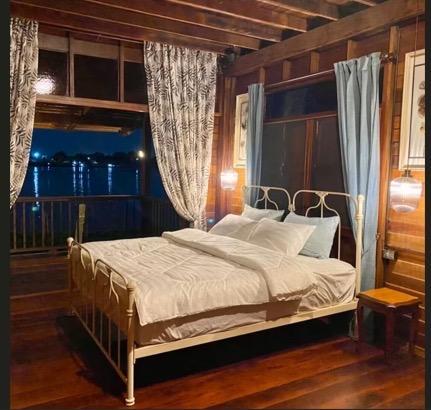 ขายบ้านพร้อมที่ดิน Luxury House ติดริมแม่น้ำเจ้าพระยา เนื้อที่ 1 ไร่ อำเภอเมืองปทุมธานี ราคา 35 ล้านบาท 3
