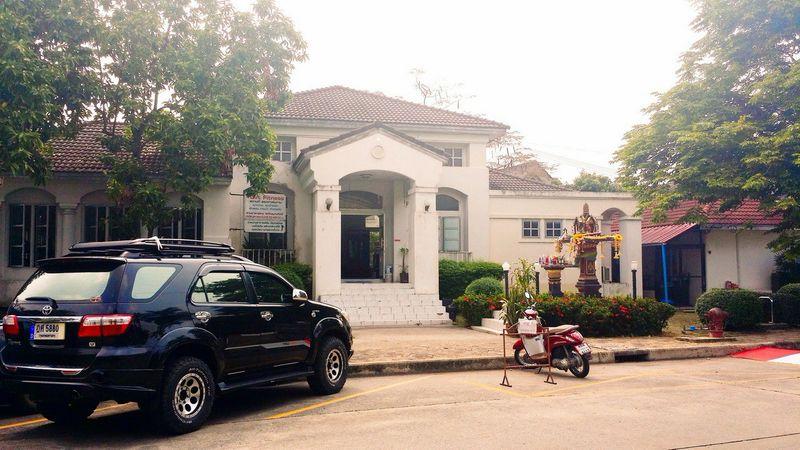 ขาย ทาวน์เฮ้าส์ 2 ชั้น 24 ตรว.หมู่บ้านบุศรินทร์ Land & House ถ.พระยาสุเรนทร์ ซอย 40 แขวงสามวาตะวันตก เขตคลองสามวา กรุงเทพฯ 19