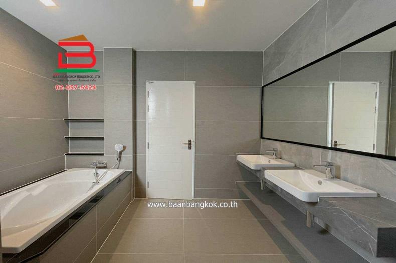 บ้านเดี่ยว หมู่บ้าน บางกอก บูเลอวาร์ด วิภาวดี-พหลโยธิน เนื้อที่ 86.7 ตรว. ตำบลคลองหนึ่ง อำเภอคลองหลวง จังหวัดปทุมธานี 11