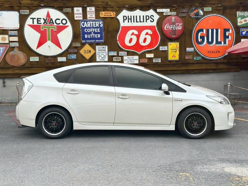 Toyota Prius 1.8 Hybrid เกียร์ออโต้ สีขาว ปี 2012 5