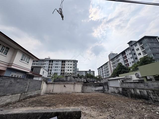 ขายที่ดิน 56 ตรว. เขตห้วยขวาง ประชาอุทิศ เหมาะสร้างบ้าน ใกล้ สนง. เขตห้วยขวาง หน้าหมู่บ้านมี 7-11 ร้านอาหารมากมาย ใกล้ ร 3