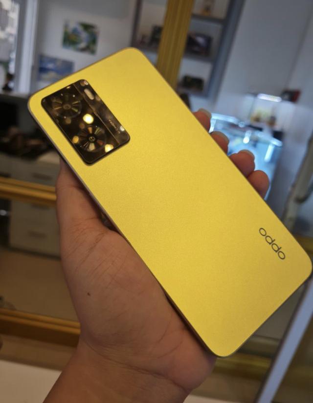 Oppo A57 สีเหลืองสวยมาก