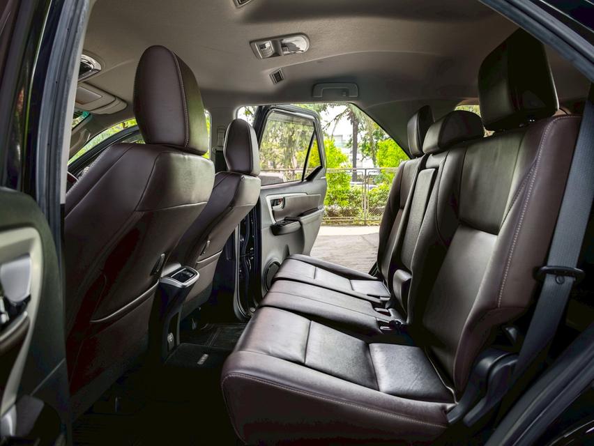 Toyota Fortuner 2.4 V 2WD AT ปี 2019 19