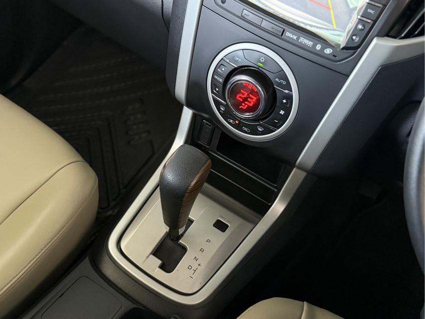 รหัสรถ WRT7726 2013 ISUZU MU-X, 3.0 (DVD Navi) โฉม ปี13-20 สีเทา จดทะเบียนปี2014 10