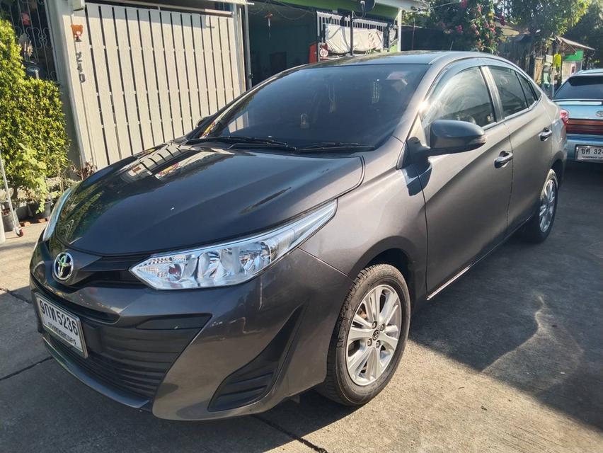 Toyota yaris ativ 1.2E 8