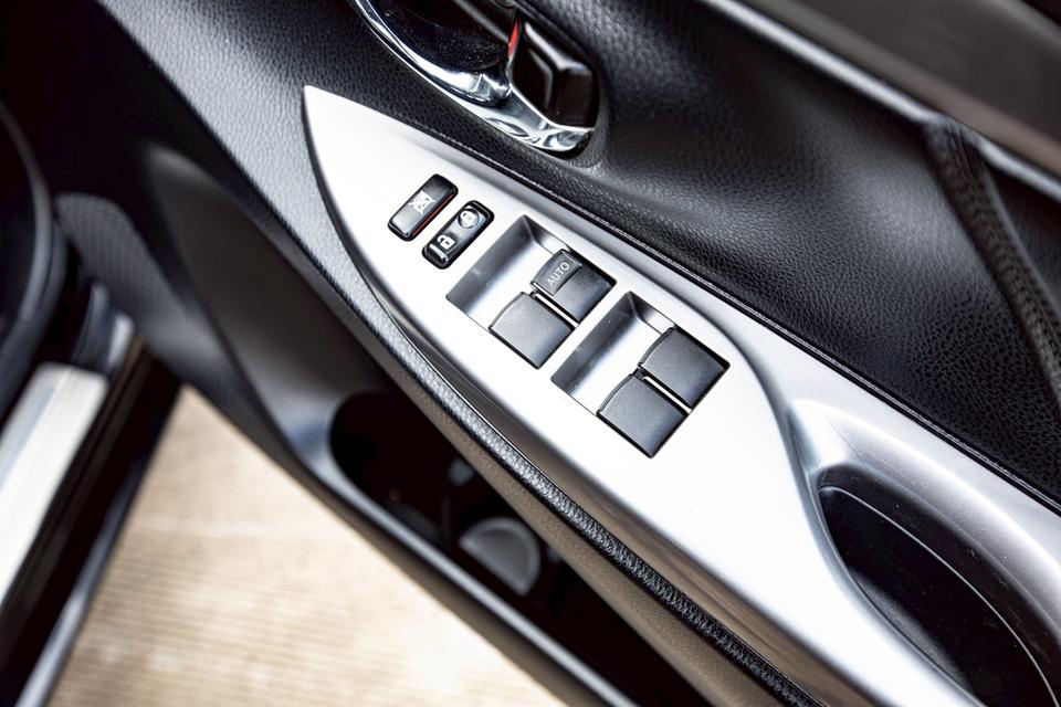 Toyota Vios 1.5G Airbag Abs ปี 2014 เกียร์ออโต้ สีดำ มือเดียวป้ายแดง 18