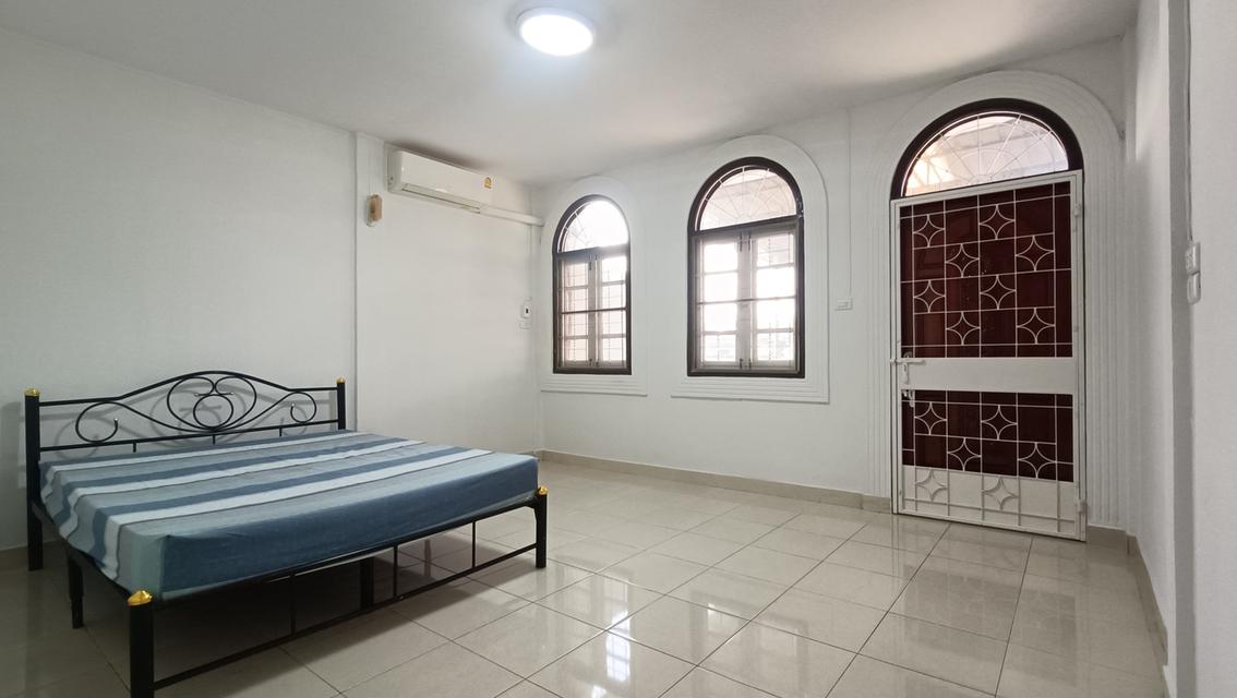 ทาวน์เฮ้าส์ 3 ชั้น 4 ห้องนอน 4 ห้องน้ำ 9