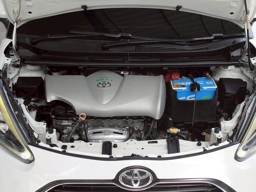 TOYOTA SIENTA 1.5 V 2017  10