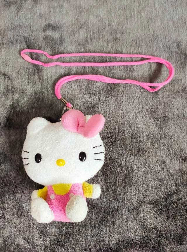 กระเป๋าตุ๊กตาคิตตี้งานเก่า '76, '11 sanrio มีสายคล้องคอ 650 บาท