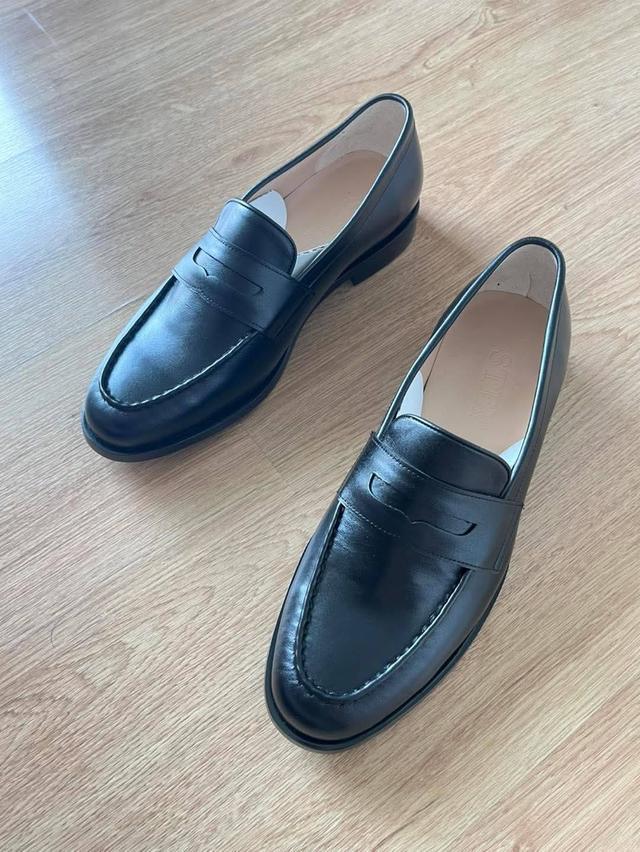 รองเท้าหนังแท้ของผู้ชาย งานทำมือ