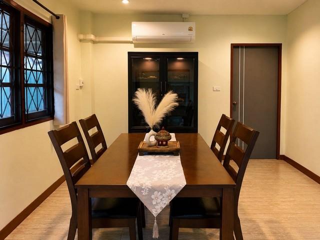 ให้เช่าบ้านโมเดิร์น2ชั้น 100ตรว. 5นอน3น้ำ เช่าลดเหลือ 26,000บ. เฟอร์ครบ เลี้ยงสัตว์ได้ แยกกองทราย บ้านจินดาวิลล่า ต.หนอง 6