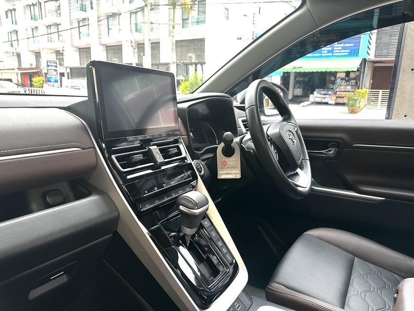 2023 TOYOTA INNOVA ZENIX 2.0 HEV PREMIUM ไมล์น้อย 10