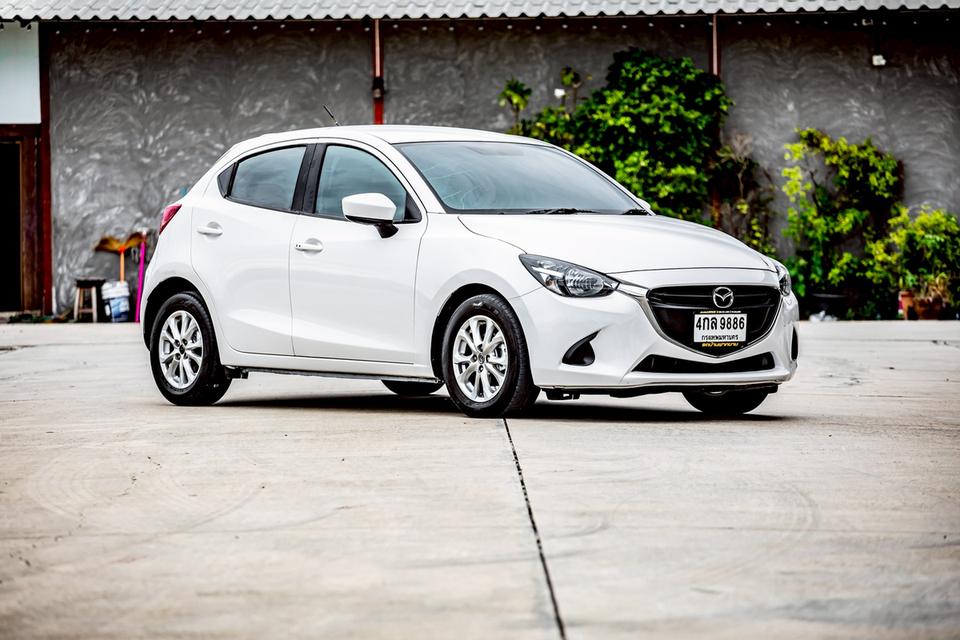 Mazda 2 1.5 XD Sport ดีเซล ปี 2015 สีขาว มือเดียวป้ายแดง