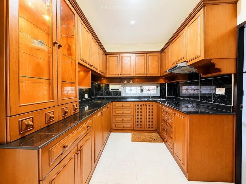 For Rent — 2-Storey Detached House with Garden at Sirisa 9, South PattayaSpacious 3 bedrooms 3 bathroom 8
