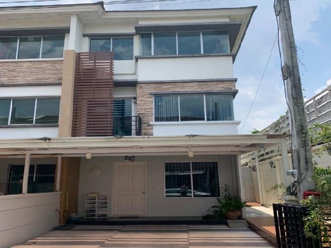 For Rent ให้เช่าทาวน์โฮม 3 ชั้น หลังมุม หมู่บ้าน ทาวน์พลัส เกษตร นวมินทร์ ถนนคลองลำเจียก  1