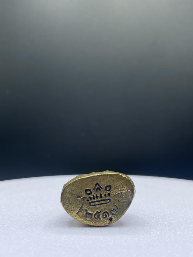 พระกริ่งหลวงปู่ทิม อิสโก วัดละหารไร่ จ.ระยอง ทำพิธีเททองปลุกเสก ๕ พ.ค.๒๕๑๗ เนื้อทองเหลือง ใต้ฐานมีโค๊ต รูปที่ 3