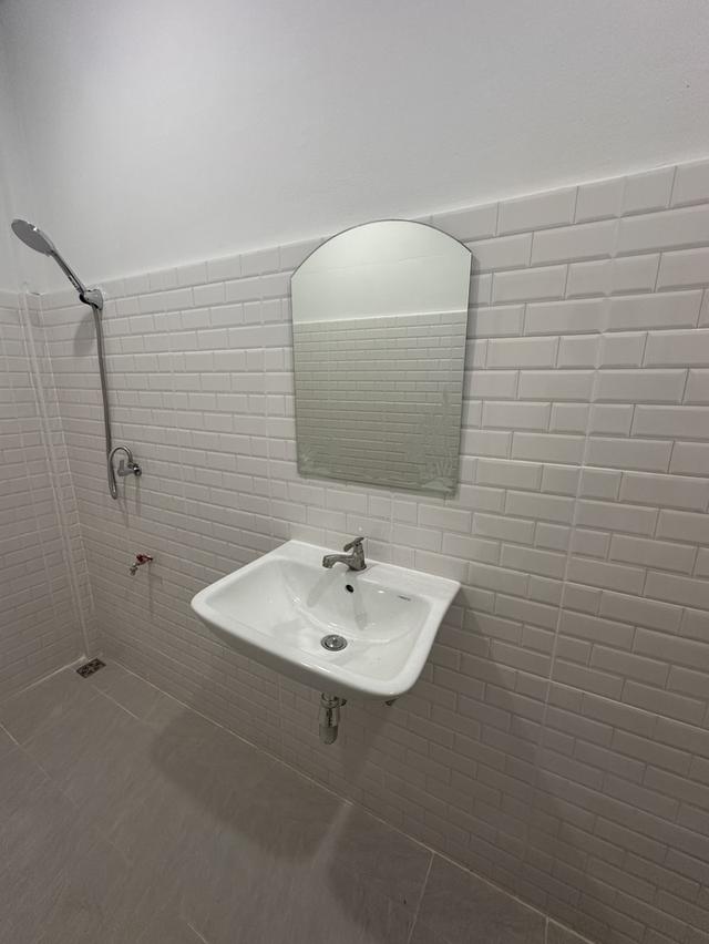 ขายทาวน์เฮ้าส์ 2 ชั้น รีโนเวทใหม่ทั้งหลัง สไตล์มินิมอล ทำเลดี 12