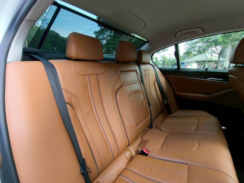 รถเข้าใหม่! BMW 520d Sport ปี 2017 (จด 2018) สีขาว 11
