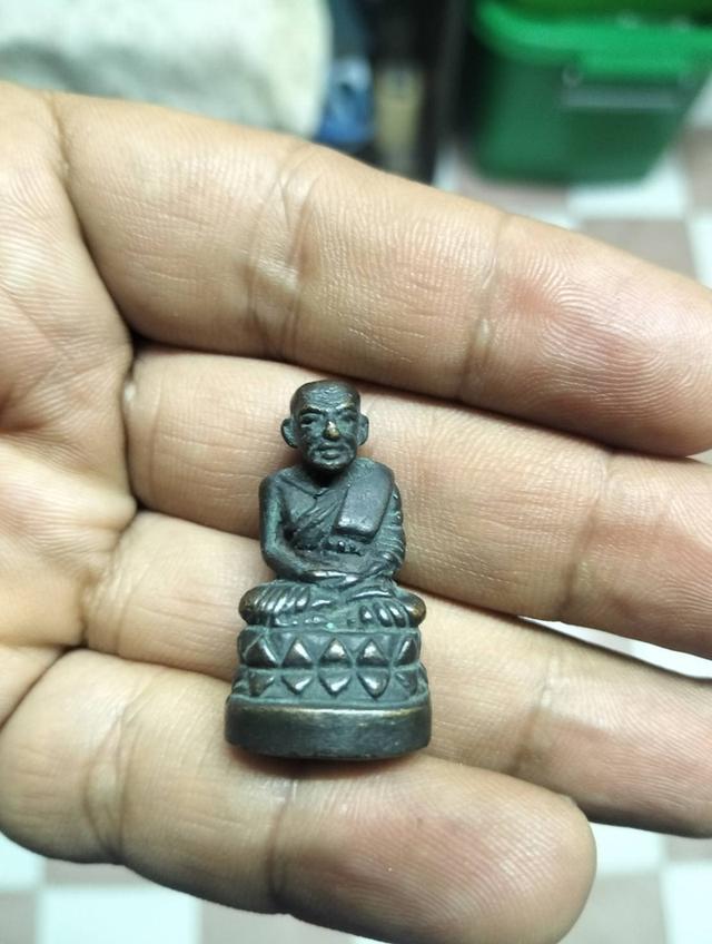 หลวงปู่ทวด ใต้ฐานลายเซ็น