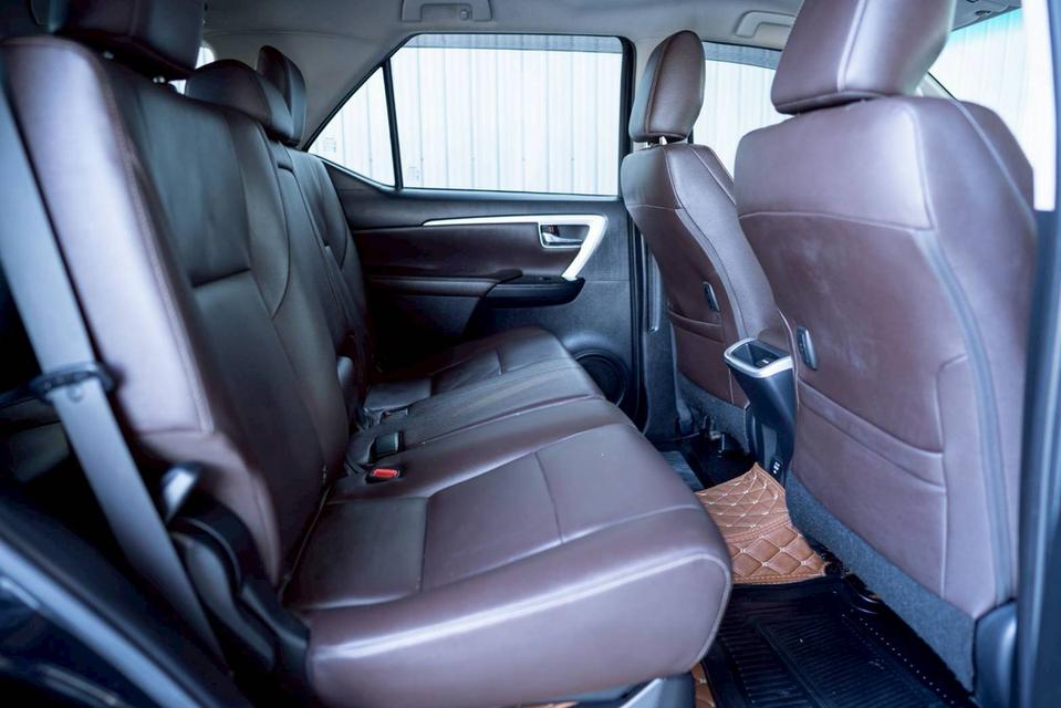 Toyota Fortuner 2.4G ปี19 11